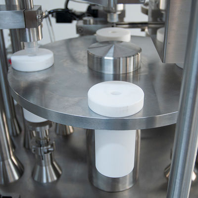 Автоматическая машина для наполнения преднаполненных шприцев с укупоркой Luer Lock, наполнения гелем и укупорки стеклянных шприцев