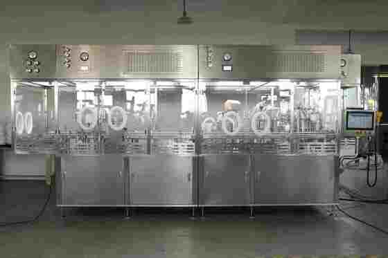 Высокоскоростная автоматизированная машина для наполнения стерильных лекарственных препаратов в предварительно заполненные шприцы РТУ