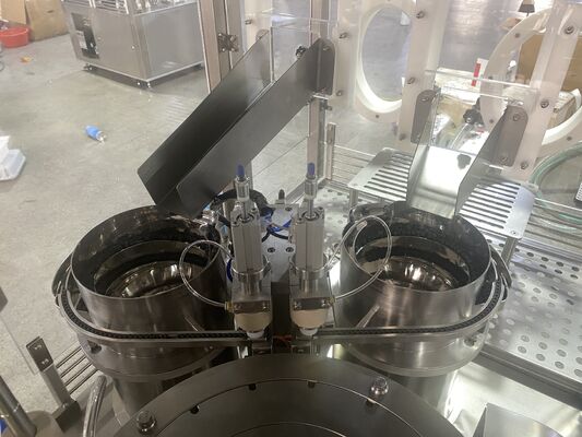 Вакуумная машина для заполнения и закрывания предварительно заполненного шприца
